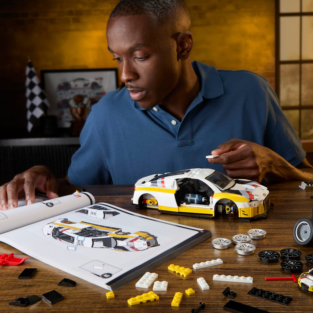 Mattel Brick Shop Hot Wheels ‘15 Audi R8 Lms Building Toy Kit (820 Pieces), For Collectors