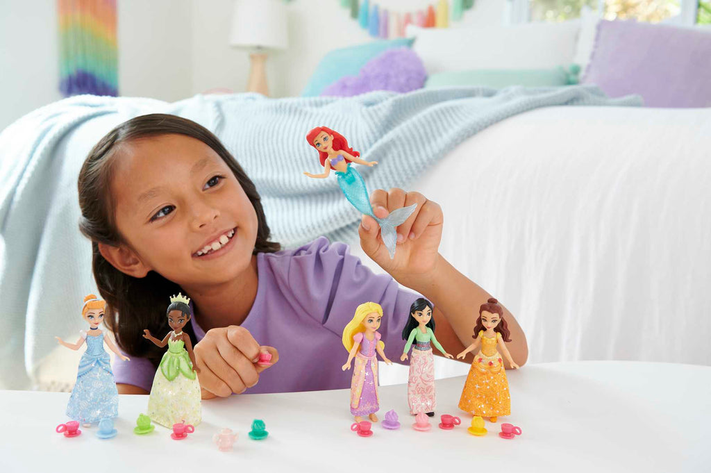 Disney Princess Toys, 6 Small Dolls And Accessories